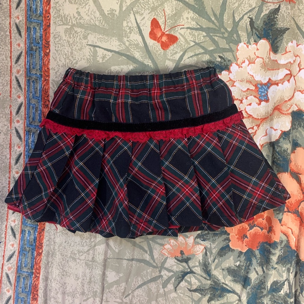 The Children's Place black green and Red Plaid skort with dot lining 24 months